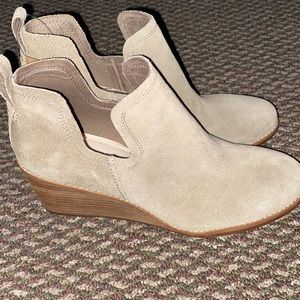 TOMS KALLIE NWT. No box, never worn Size 8.5